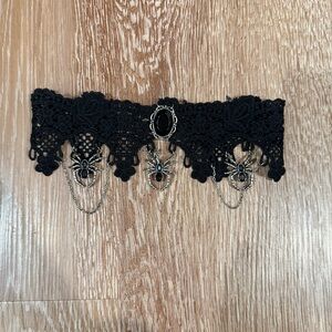 Hot Topic spider choker necklace 
Great condition